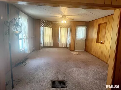 215 4th Ave, Moline, IL 61265 photo 4