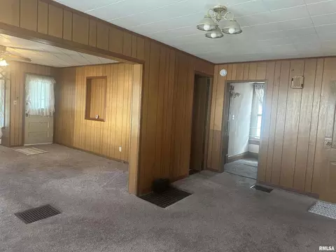 215 4th Ave, Moline, IL 61265 photo 6