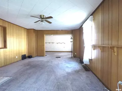 215 4th Ave, Moline, IL 61265 photo 3