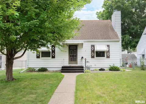 933 W Rusholme St, Davenport, IA 52804