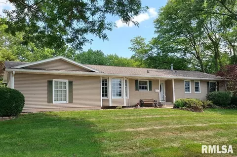 2731 Harmony Dr, Bettendorf, IA 52722
