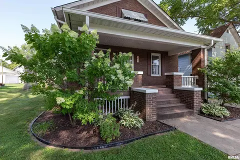 423 49th St, Moline, IL 61265