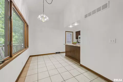 3514 39th St, Moline, IL 61265 photo 10
