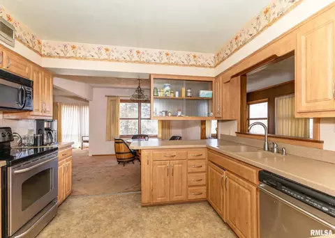 1220 34th St, Moline, IL 61265 photo 15