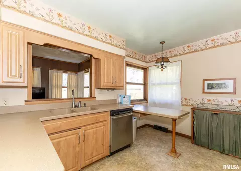 1220 34th St, Moline, IL 61265 photo 16