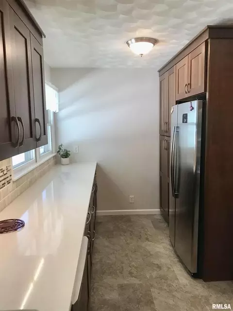 3301 53rd St, Moline, IL 61265 photo 3