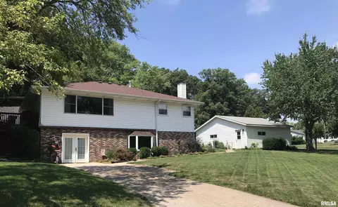 3301 53rd St, Moline, IL 61265