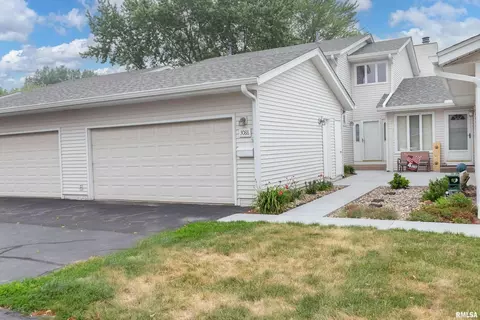 3088 Parkwild Dr, Bettendorf, IA 52722