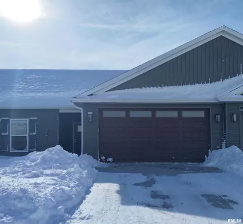 331 E Donahue St, Eldridge, IA 52748