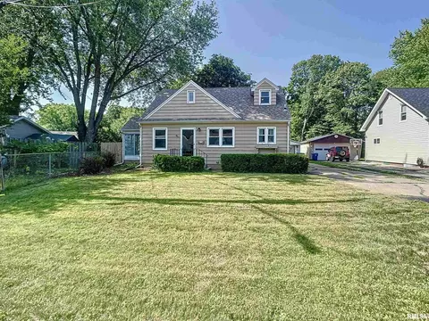 3433 2nd St, East Moline, IL 61244