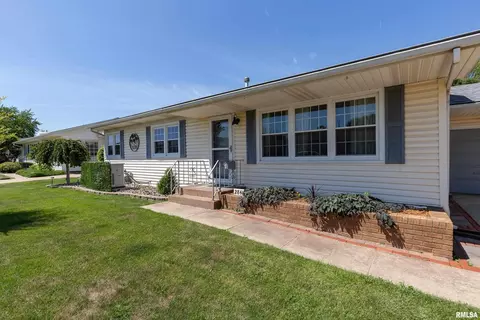 2841 8th St, East Moline, IL 61244