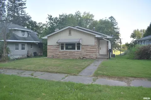 3704 12th St, Rock Island, IL 61201