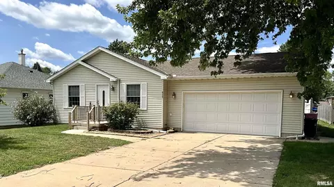 817 1st St, Colona, IL 61241