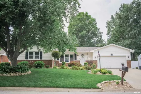 4112 Pine Tree Rd, Quincy, IL 62305