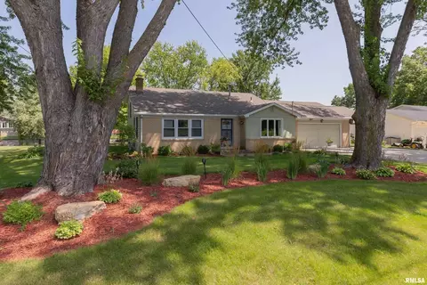 3725 W Harbor Dr, Bettendorf, IA 52722