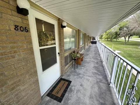 1104 Kimberly Rd #806, Bettendorf, IA 52722