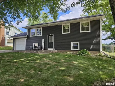 1701 Springdale Dr, Clinton, IA 52732
