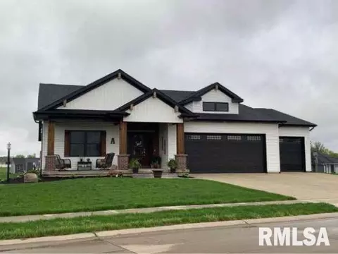 2 Foster Ct, Eldridge, IA 52748