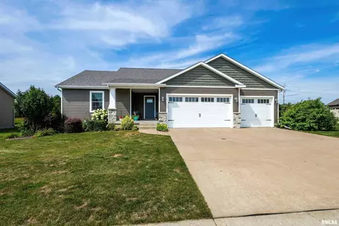 4486 Colorado Dr, Bettendorf, IA 52722