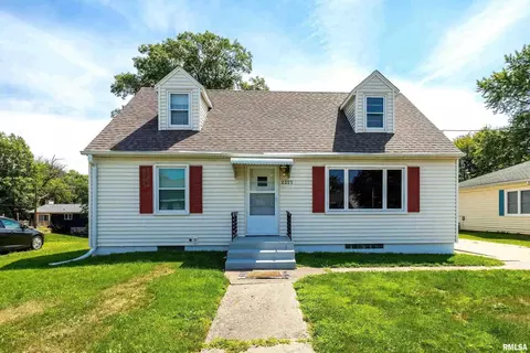 2355 39th St, Rock Island, IL 61201