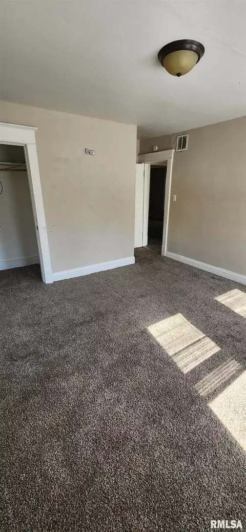 705 25th St, Moline, IL 61265 photo 5