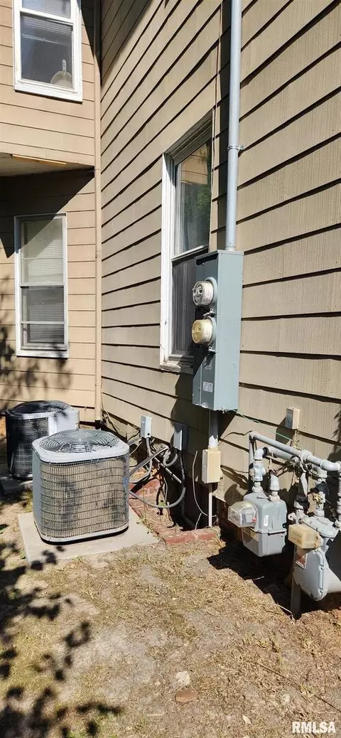 705 25th St, Moline, IL 61265 photo 20