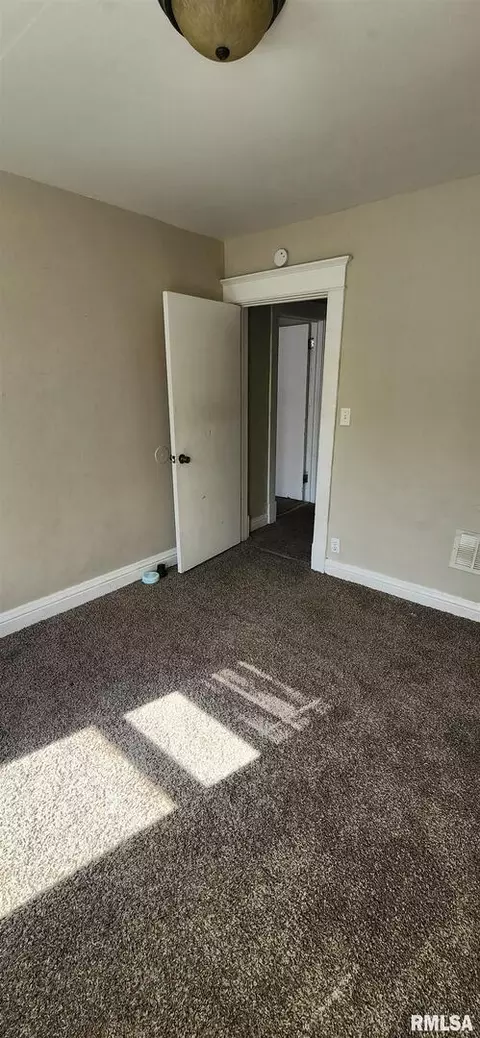 705 25th St, Moline, IL 61265 photo 8