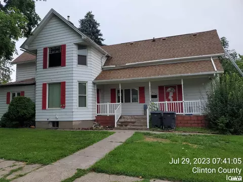 320 16th Ave N, Clinton, IA 52732