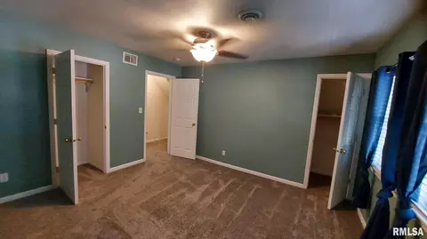 814 42nd St, Moline, IL 61265 photo 9