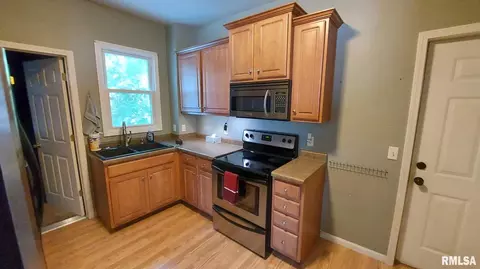 814 42nd St, Moline, IL 61265 photo 6