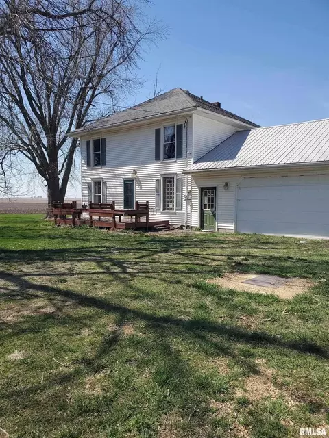 2126 390th Ave, Clinton, IA 52732