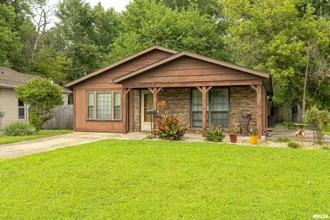 208 Elles Ave, Carterville, IL 62918