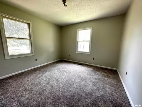 1204 Academy St, Eldorado, IL 62930 photo 14