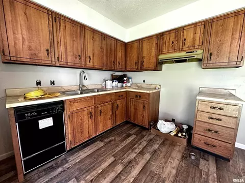 1204 Academy St, Eldorado, IL 62930 photo 9