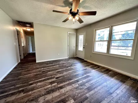 1204 Academy St, Eldorado, IL 62930 photo 5
