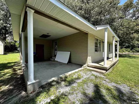 1204 Academy St, Eldorado, IL 62930 photo 3