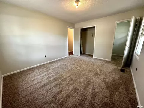 1204 Academy St, Eldorado, IL 62930 photo 17