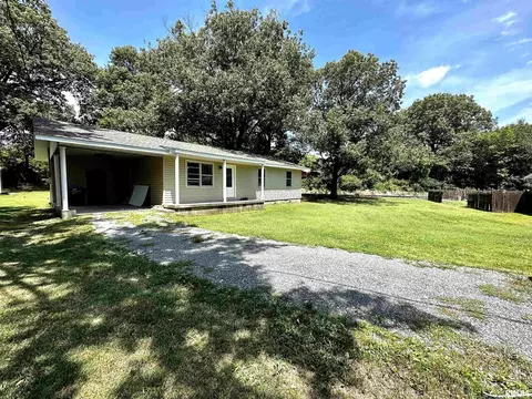 1204 Academy St, Eldorado, IL 62930 photo 2