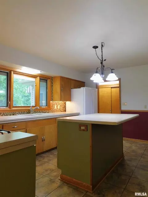 3120 12th Ave, Moline, IL 61265 photo 10