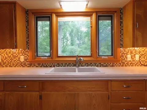 3120 12th Ave, Moline, IL 61265 photo 8