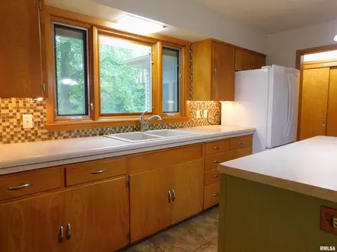 3120 12th Ave, Moline, IL 61265 photo 9