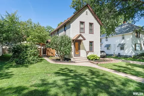 2710 Arlington Ave, Davenport, IA 52803
