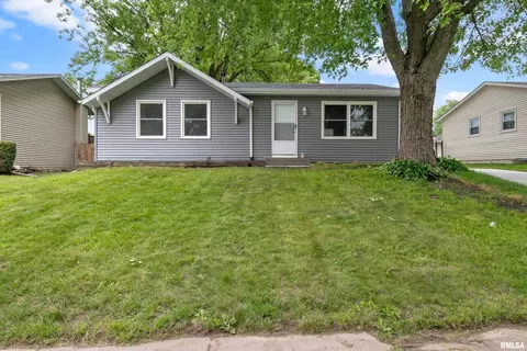 3703 Welshire Dr, Bettendorf, IA 52722