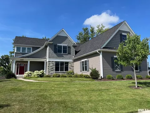 4689 Red Oak Ct, Bettendorf, IA 52722