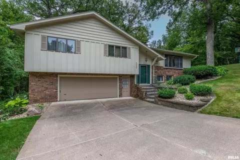 4520 41st Avenue Ct, Rock Island, IL 61201