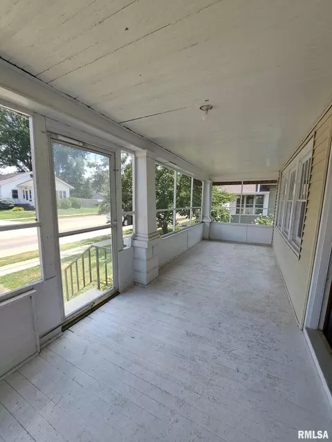 2319 7th St, Moline, IL 61265 photo 8