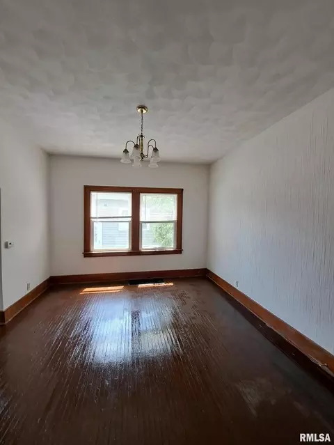 2319 7th St, Moline, IL 61265 photo 10