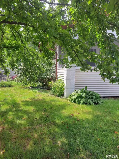 2319 7th St, Moline, IL 61265 photo 5