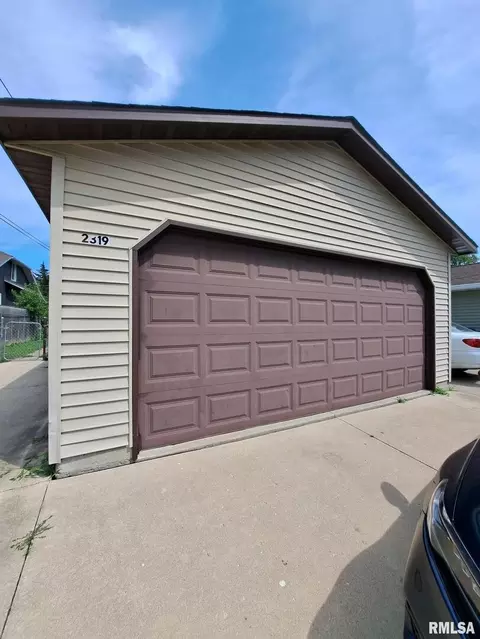 2319 7th St, Moline, IL 61265 photo 6