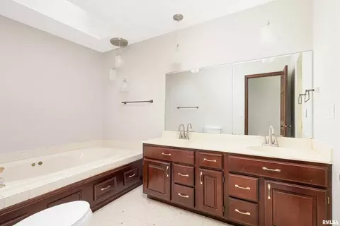 213 28th Ave, Moline, IL 61265 photo 25